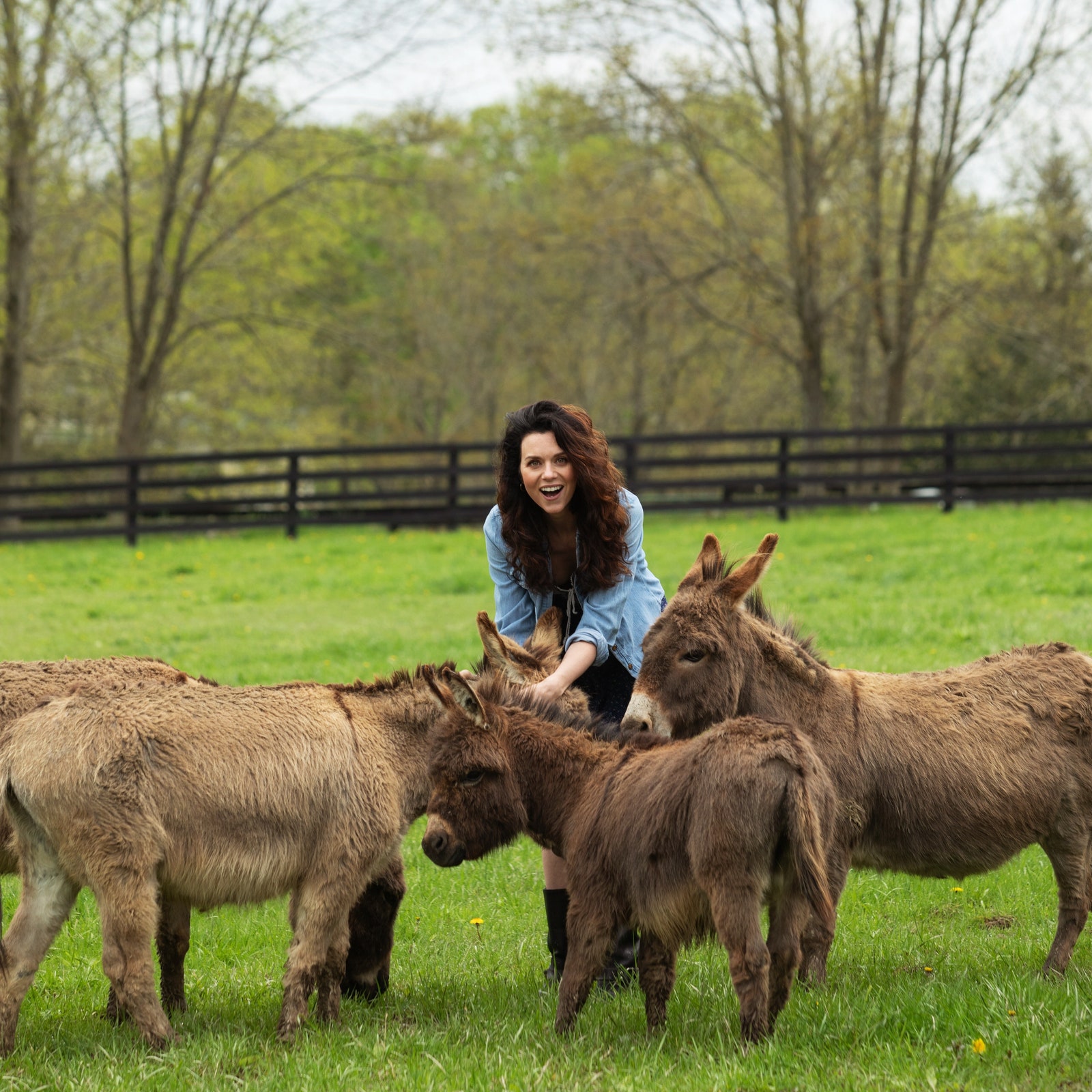 8 Celebrities Who Have Embraced the Farm Life